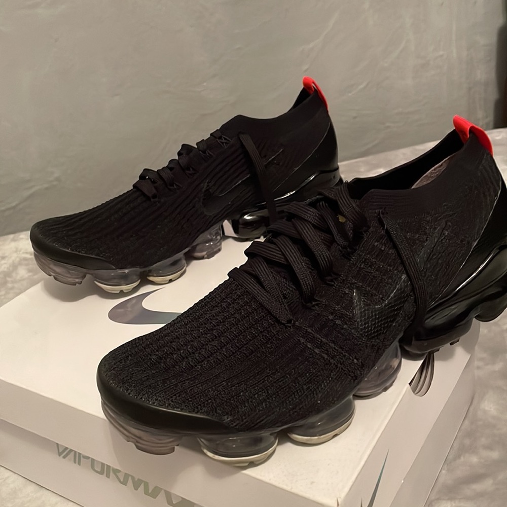 Selling these pair & only used 3 times the most they’re black & size 10.5 us - Picture 2 of 2